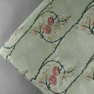 สีเขียวบึงสีชมพูสีน้ำตาล