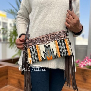 กระเป๋าสะพายข้างหนังแอซเท็กทรงตรงแบบมีสไตล์วินเทจหลากสี - Product Image 1