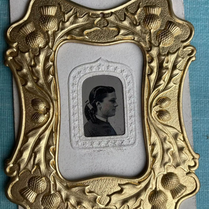 หรูหรารอยัลมองกรอบสีทองตกแต่งภาพผู้ถือภาพบนโต๊ะแสดงสำหรับบ้านสำนักงานกิจกรรมของขวัญและความทรงจำ - Product Image 1