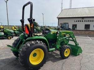Tractor de un solo eje JOHN DEERE 3039R de 21 HP con bomba de engranajes del motor - Product Image 3