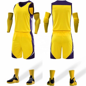 Ensemble de maillots de basket-ball réversibles unisexes personnalisés OEM avec short unisexe de taille supérieure, vêtements de sport respirants avec logo de l'équipe - Product Image 5