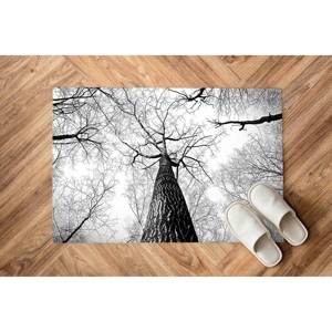 Alfombra de árbol en blanco y negro: Alfombra de entrada con vista al bosque, alfombra suave no tejida - Product Image 1