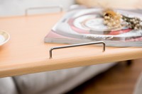 Table de lit relevable réglable en hauteur avec roulettes, en métal et bois, pour chambre moderne et salon