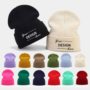 Top Fashion Custom Logo Patch Fitted Beanie Hats Toques acrílicos multicolores para el invierno Diseño único con logotipo personalizado - Product Image 1