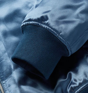 Veste universitaire en satin pour homme, vente chaude, nouvelle couleur unie, style streetwear avec poche sur le devant, épaules tombantes, tissu - Product Image 6