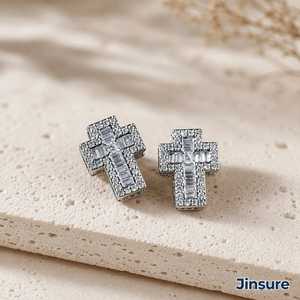 Orecchini a croce placcati in oro bianco con zirconi incastonati, gioielli religiosi unisex, idea regalo. - Product Image 1