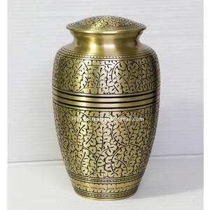 Urnes funéraires en laiton gravées de qualité supérieure pour les cendres humaines, urne en laiton personnalisée, urnes en laiton artisanales pour adultes en provenance d'Inde - Product Image 6