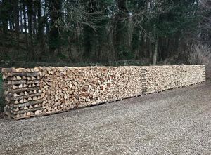 Bois de chauffage 100 % naturel à faible émission de fumée, bûches de bois séchées et fendues sans produits chimiques pour fours extérieurs et feux de camp. - Product Image 4