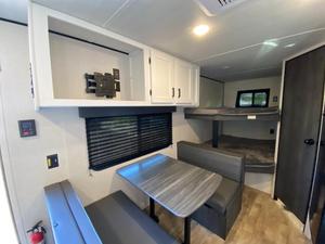 Autocaravana Keystone RV H-i-d-e-e-u-t S-p-o-r-t 240BH 2024 usada, lista para vender - Product Image 6