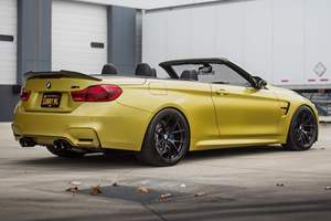 BMW M4 Cabriolet Turbo 6 cylindres 2016 d'occasion en bon état, couleur jaune Austin métallisé, nombreuses modifications - Product Image 2