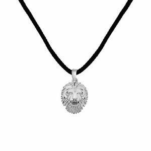 Colgante de Oro Rosa Hecho a Mano con Baño de Rodio, Amuleto del Dios Narasimha con Piedra de Cuarzo - Product Image 1