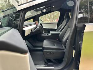 Cybertruck Foundation Series 2024 de Tesla, Camioneta Eléctrica con Faros LED R20, Volante a la Izquierda, Exterior Plateado, Techo Panorámico - Product Image 3