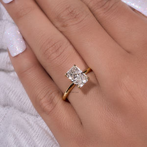 Bague de fiançailles en diamant Moissanite coupe radiante 2.05 Ct pour femme Bague Moissanite radiante à glace pilée allongée avec halo caché - Product Image 2