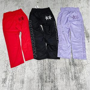 Vente en gros Pantalon de survêtement brodé sur mesure avec strass Pantalon coupe-vent en nylon évasé avec cordon de serrage - Product Image 2