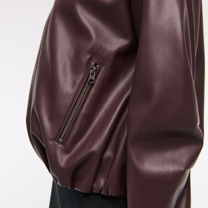 Chaqueta de bombardero de cuero hecha a mano con bordado personalizado Costuras duraderas y puños acanalados para ropa de calle y estilo informal - Product Image 2