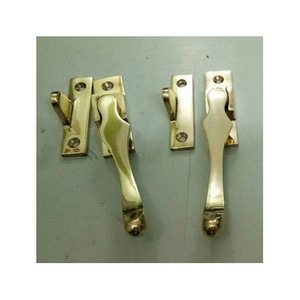 Attache de fenêtre à battant en laiton de luxe fabriquée à la main avec vernis doré antique, construction durable et touche décorative pour les maisons - Product Image 1