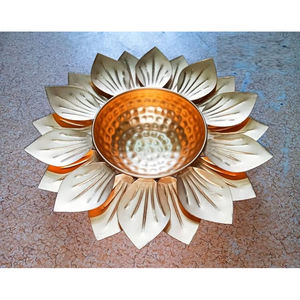 A-One Design Diwali Metal decorativo Urli Diya Latón para decoración interior del hogar La empresa de fabricación más grande disponible al mejor precio - Product Image 4