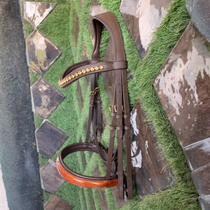 Brida de Cuero de Lujo Personalizada para Caballo, Banda Frontal con Cristales Dorados, Muserola Acolchada de Piel de Cocodrilo, Modelo ADIBA OVERSEAS AO/B/71 - Product Image 6