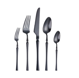 Cubiertos de Metal con Acabado Negro de Calidad Superior Hechos a Mano, Juego de Cubiertos Hechos en India a Bajo Precio para Uso en la Cena en el Hogar - Product Image 1