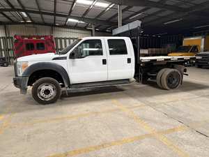 Camion à benne basculante F-450 2015 avec boîte de vitesses automatique, adapté au transport de chantier et industriel - Product Image 3