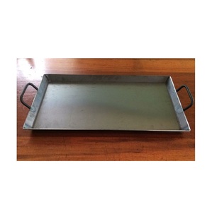 Plato de metal de acero inoxidable duradero con acabado liso, adecuado para comidas diarias, celebraciones y uso en catering. - Product Image 6