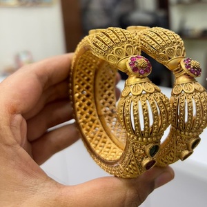 Clásico de alta calidad chapado en oro que se puede abrir dos juegos de brazaletes boda y funciones ocasiones colección de ropa mujeres y niñas - Product Image 1