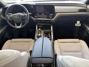 SUV de Luxe d'Occasion TX 550h+ 2026 à Vendre, Transmission Intégrale, Sièges en Cuir, Toit Ouvrant Panoramique, Transmission Automatique - Product Image 2