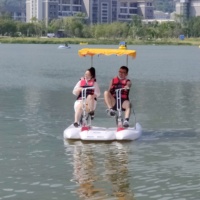 Bateau à ponton en PE, bateau en plastique pour deux personnes, vélo à pédales pour le surf aquatique, à vendre