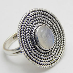 Anillo de Compromiso Clásico de Plata de Ley 925 con Piedra Lunar Arcoíris de Alta Calidad - Product Image 1