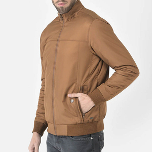 Brillez de style avec la veste universitaire en satin pour homme avec poignets côtelés au fini brillant et fermeture à pression inspirée du sport OEM - Product Image 3