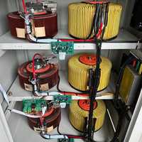 Stabilisateur de tension triphasé AC en cuivre pur SVC/TNS-60KVA 50kva 40kva 30kva 20kva 15kva 10kva pour ligne de production industrielle