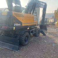 Excavatrice sur pneus HYUNDAI d'occasion de 21 tonnes, modèle 2023, avec moteur, pompe et alternateur pour travaux de terrassement