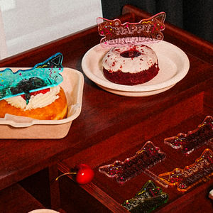 Adorno de Pastel Acrílico Transparente con Purpurina Personalizado a Bajo Precio, Logotipo Personalizado, Decoración Brillante para Fiestas y Postres al por Mayor - Product Image 3