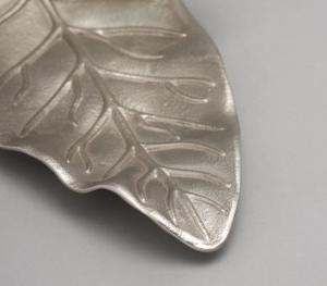 Plateau de service élégant en forme de feuille Design floral unique Idéal pour servir des collations Fruits ou affichage décoratif - Product Image 2