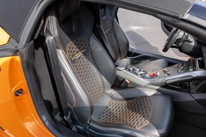 Offre exceptionnelle : Lamborghini Huracán LP 580-2 Spyder d'occasion 2019, propre et prête à être expédiée - Product Image 2