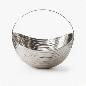 Soporte alto para frutas con aspecto de latón antiguo pulido con un cuenco ancho y poco profundo, ideal para centros de mesa o estilo de mesa de entrada - Product Image 4