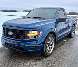 Ford F-150 XL 4x4 Coyote V8 2024, poco uso, excelente valor, con supercargador Whipple, tracción 4x4, color azul metálico Atlas - Product Image 1