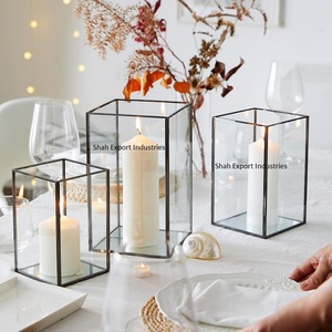 Boîte en verre tendance Bougeoir à cadre en métal noir Forme carrée pour la maison et l'hôtel Décor de table Bougie en verre Votive - Product Image 1