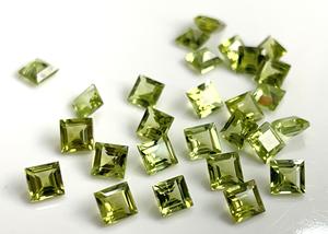 เพอริโดทธรรมชาติทรงเหลี่ยมตัดเหลี่ยมเพชรพลอยขนาด5มม. ทรงสี่เหลี่ยมแบบหลวมคุณภาพระดับ AAA - Product Image 4