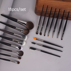 DAHUI noir 2024 chine <span class=keywords><strong>meilleur</strong></span> ensemble <span class=keywords><strong>de</strong></span> pinceaux <span class=keywords><strong>de</strong></span> maquillage professionnel manche en bois Logo personnalisé pinceaux <span class=keywords><strong>de</strong></span> maquillage brosse 26 pièces - Product Image 4
