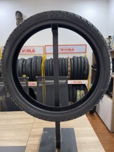 Pneu de scooter sans chambre à air K334A 70/90-17 80/90-17 de KUMATIRE, performance urbaine fiable - Product Image 3