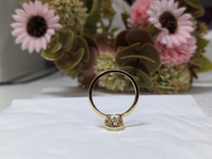 Bague solitaire de style vintage en or jaune 14 carats 2 ct, ensemble de lunette en diamant taillé en forme de coussin, cadeau de mariage pour femme - Product Image 4