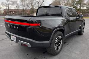 Rivian R1T Adventure Edition 2022 Usada, Motor Cuádruple, Tracción en las Cuatro Ruedas, Paquete de Batería Grande, Sin Modificar - Product Image 3
