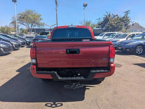 Camioneta Usada de Tamaño Mediano 2024, Paquete Todoterreno 4X4, Transmisión Automática, Vehículo de Segunda Mano en Venta - Product Image 6