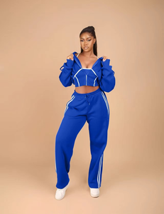 Tenues de sport tendance en deux pièces pour femme, haut court et pantalon assorti, en polyester et élasthanne respirant, à manches longues et broderies, longueur genou - Product Image 5