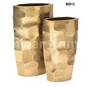 Vases ovales coniques en métal martelé - Product Image 1