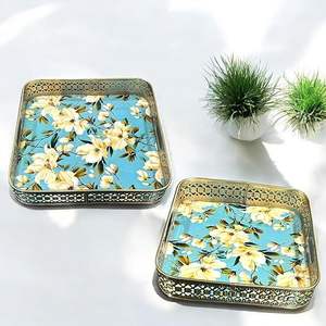 Plateau de service en métal élégant pour les maisons modernes et les restaurants de luxe, plateau en métal à motif design pour une utilisation décorative et fonctionnelle - Product Image 1