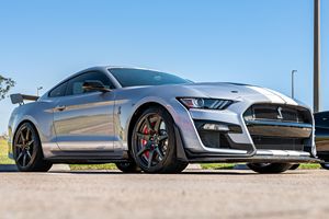 Mustang Shelby GT500 Heritage Edition 2022 ~3 600 milles, V8 suralimenté de 760 ch, pack carbone Track Pack - Product Image 3