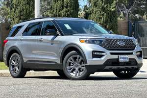 Ford Explorer XLT RWD 2024 d'occasion en excellent état, sans accident, conduite à gauche/droite - Product Image 5