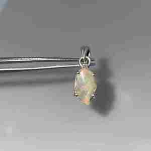 Pendentif diamant fait main opale éthiopienne naturelle lisse polie multi-feu Unique Vintage pierre brute cadeau à la mode pour elle - Product Image 1